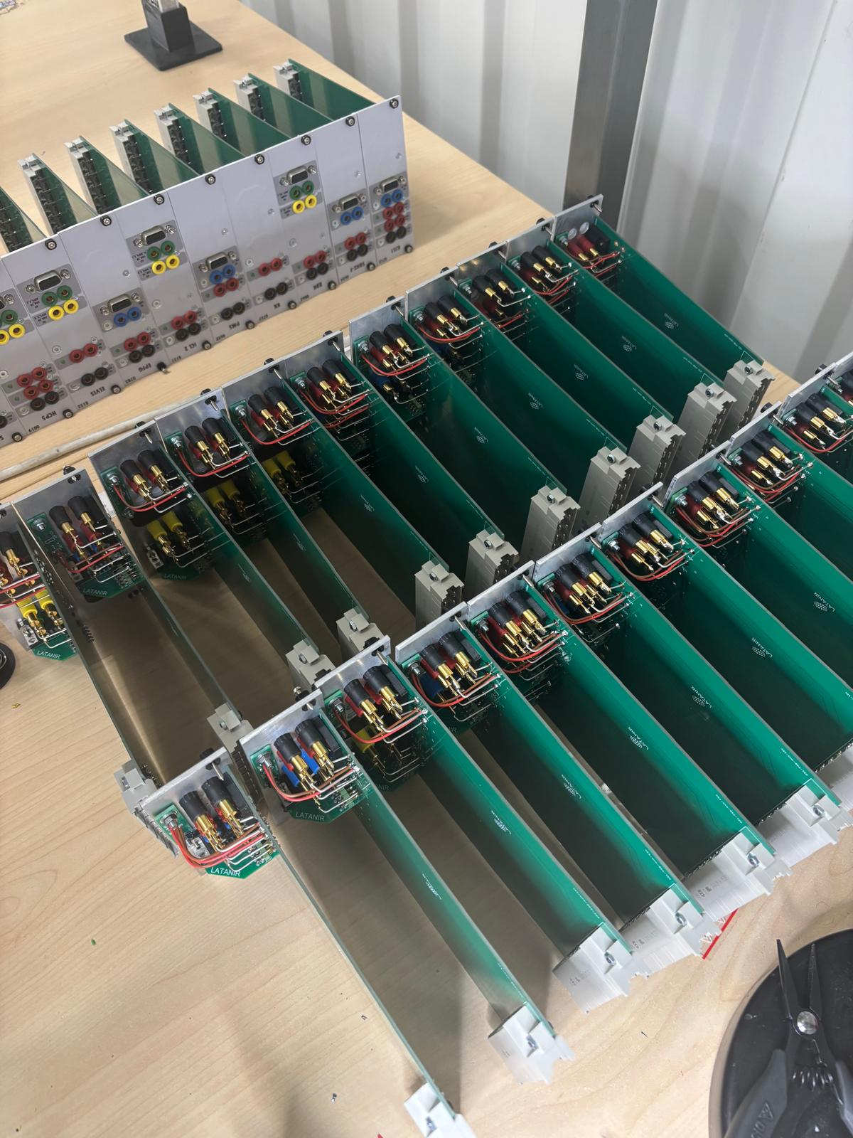 LATANIR electronic modules assembled in green chassis